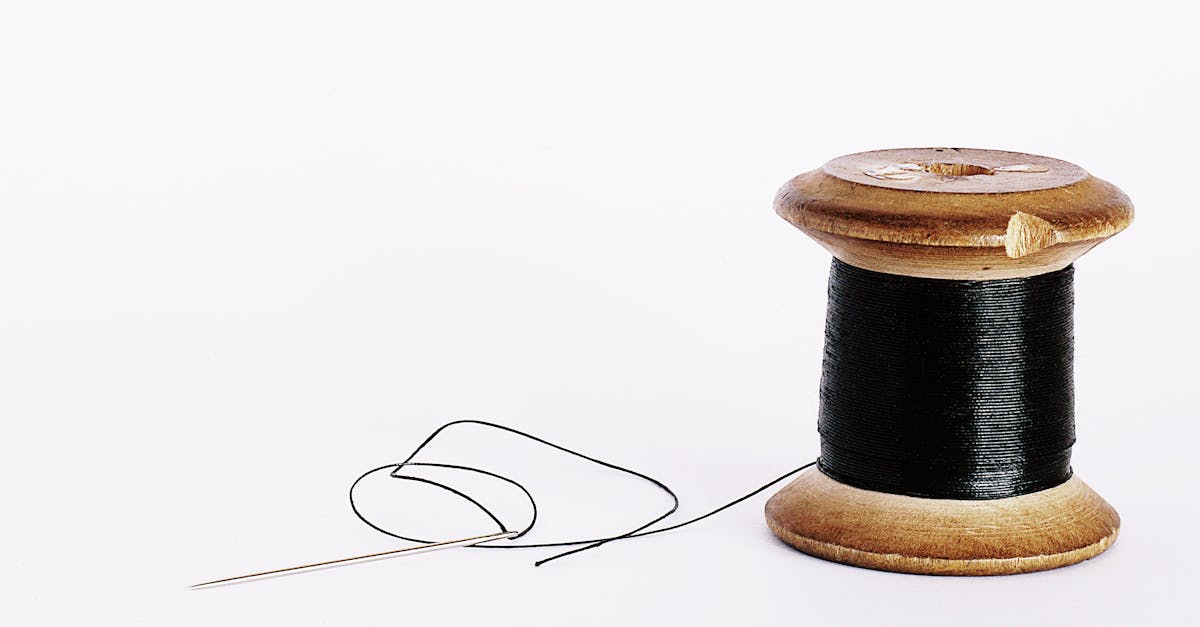 découvrez l'art délicat de la broderie, une technique traditionnelle pour embellir tissus et vêtements avec créativité et finesse.