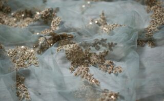 découvrez comment prévenir et corriger le fripage en broderie pour des créations nettes et professionnelles.