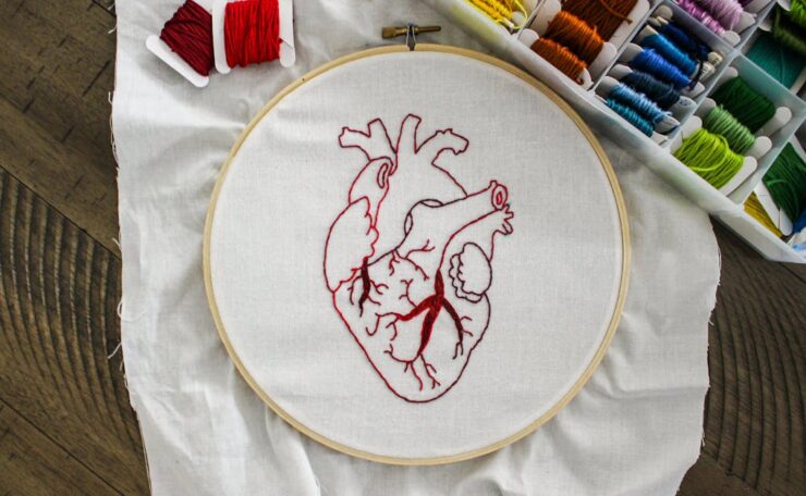 découvrez l'art de la broderie : techniques, idées créatives et inspirations pour embellir vos textiles avec finesse et élégance.