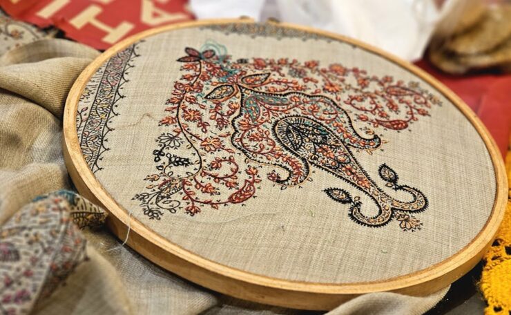 découvrez comment ajuster vos motifs de broderie pour un résultat parfait et personnalisé. guide complet pour modifier facilement vos dessins de broderie.