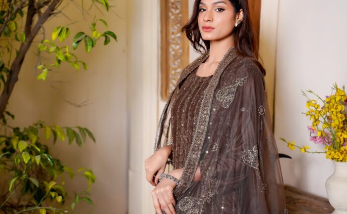 découvrez notre collection de broderies plates, alliant élégance et précision pour embellir tous vos projets textiles.