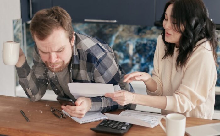 découvrez les problèmes courants liés à l'utilisation du papier soluble en broderie et leurs solutions pour un résultat optimal.