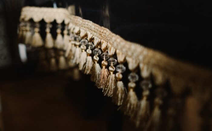 découvrez l'élégance discrète de la broderie ton sur ton, une technique raffinée qui apporte texture et sophistication subtile à vos créations textiles.