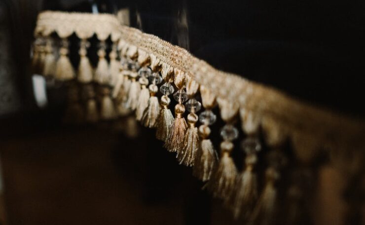 découvrez l'élégance discrète de la broderie ton sur ton, une technique raffinée qui apporte texture et sophistication subtile à vos créations textiles.