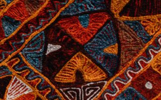 découvrez comment maîtriser l'équilibre en broderie pour des créations harmonieuses et raffinées.