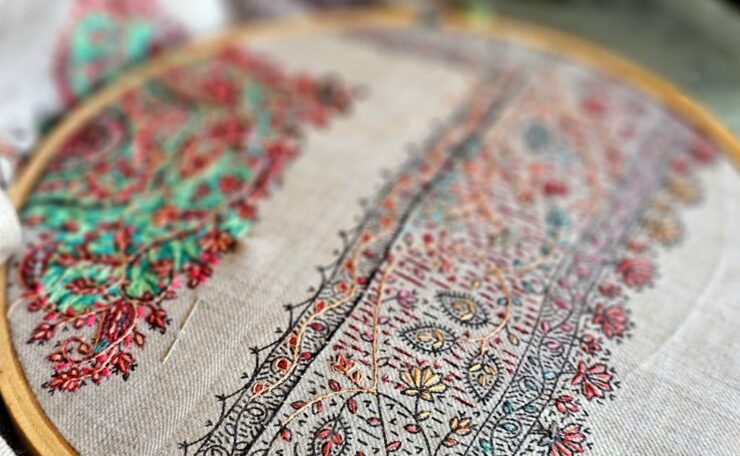 conseils et astuces pour l'entretien et la conservation de vos broderies afin de préserver leurs couleurs et leur finesse.