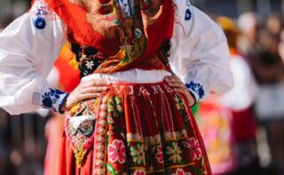 découvrez des techniques et conseils pour la préservation et l'entretien de vos broderies afin de préserver leur beauté et leur qualité au fil du temps.