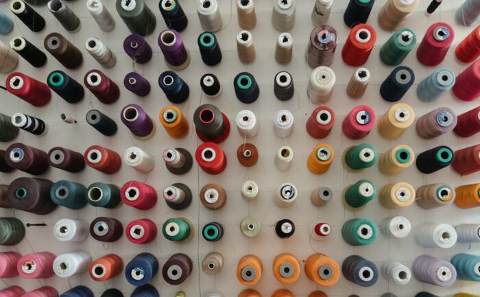découvrez nos astuces et solutions efficaces pour organiser vos fils à broder, faciliter vos projets créatifs et gagner du temps.
