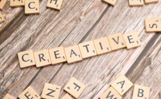 Comprendre la broderie comme signature stylistique unique