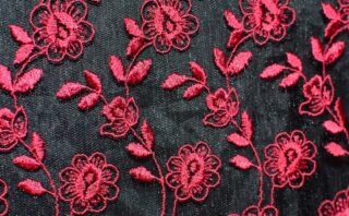 découvrez un motif de broderie unique pour personnaliser vos créations avec élégance et originalité.